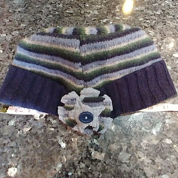Upcycled handmade sweater hat - Picture 2 of 2